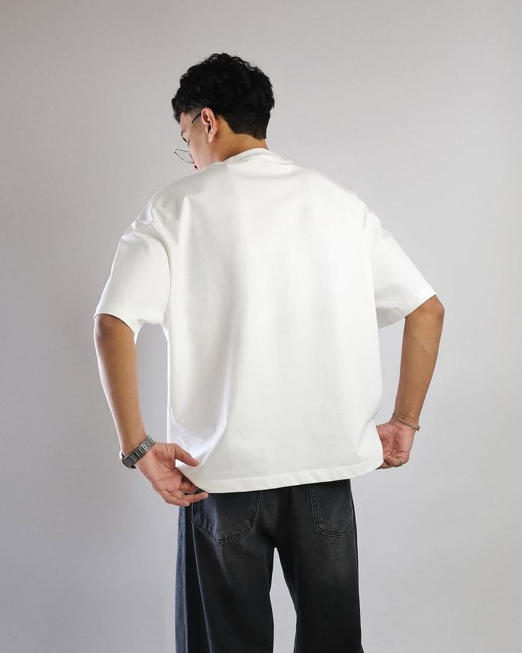 White_plain_oversized_tshirt_boy_model