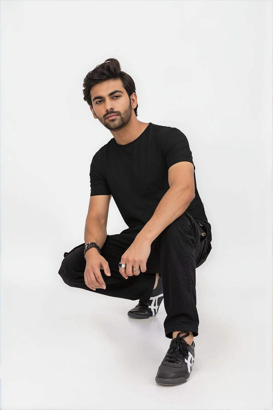 black-regular-fit-tshirt-glitzo4