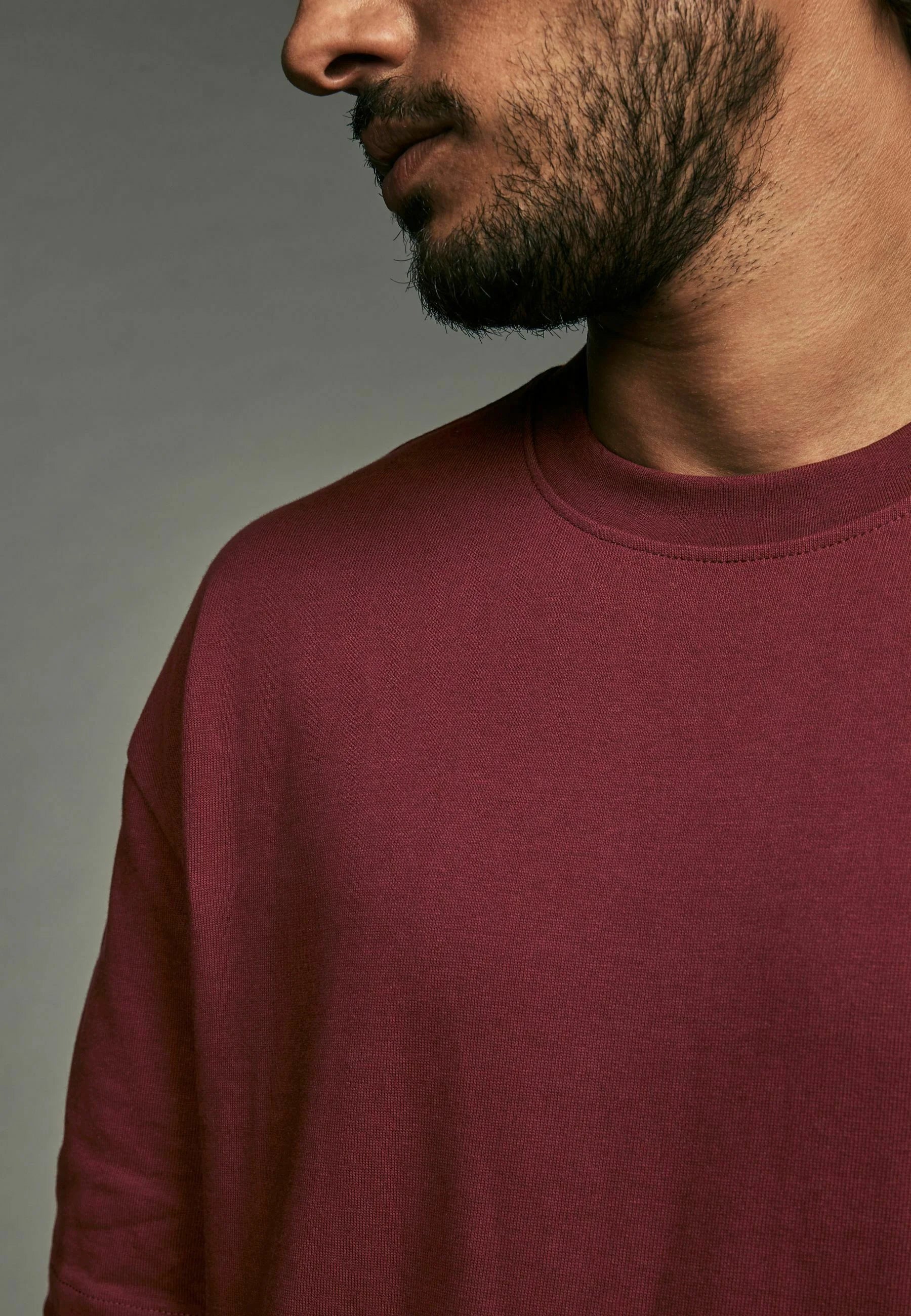 maroon oversized tshirt men closeup