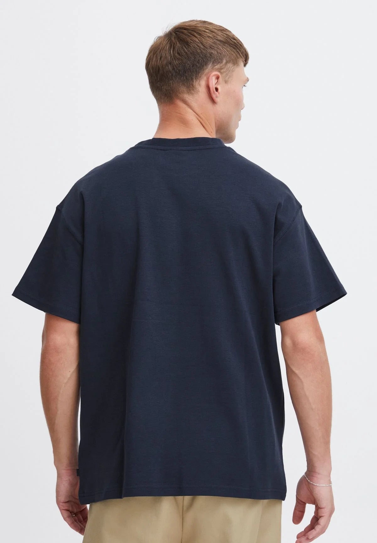 navyblue_plain_oversized_tshirt_boy_model